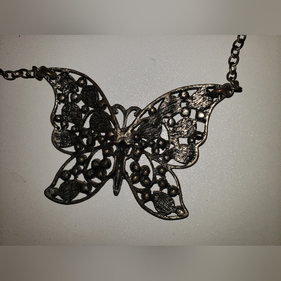 Vintage butterfly necklace - Picture 5 of 10